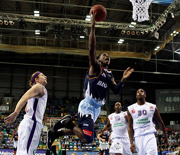 手齐聚沙特 手齐聚沙特